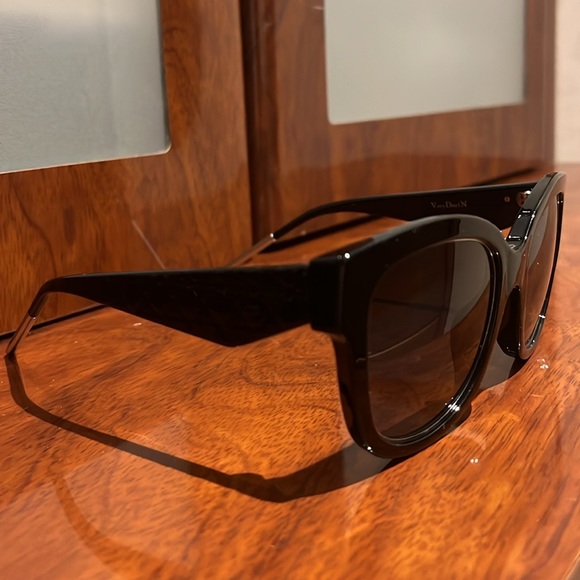 Very Dior 1 N Sunglasses by Christian Dior - Picture 3 of 7